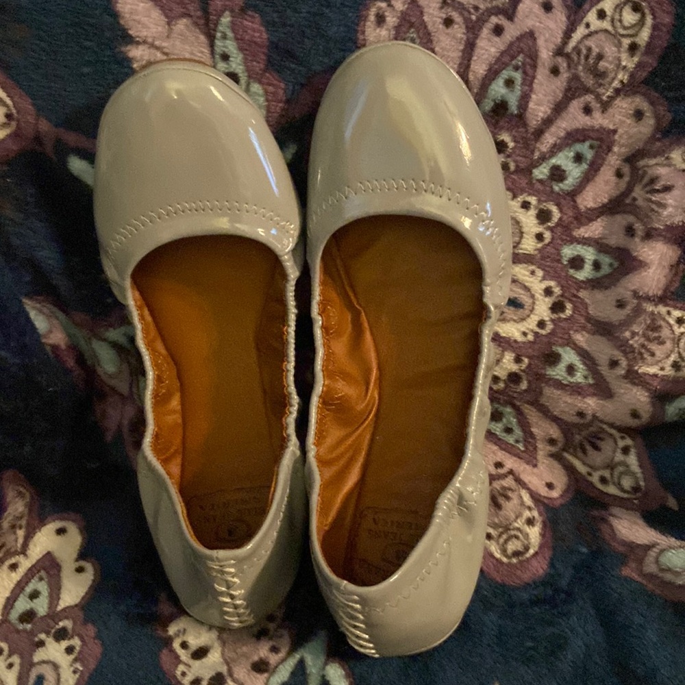 Patent leather ballerina flats